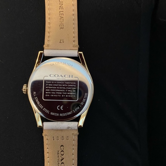 Authentic Coach watch. Rose gold colored face. Like new - Picture 2 of 4